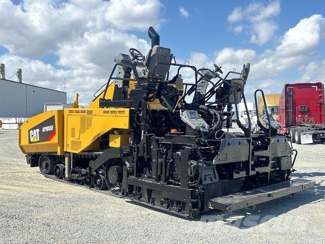CAT AP1055F Finišery
