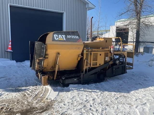 CAT AP255E Finišery
