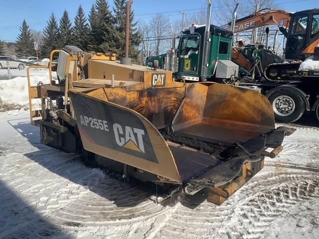 CAT AP255E Finišery