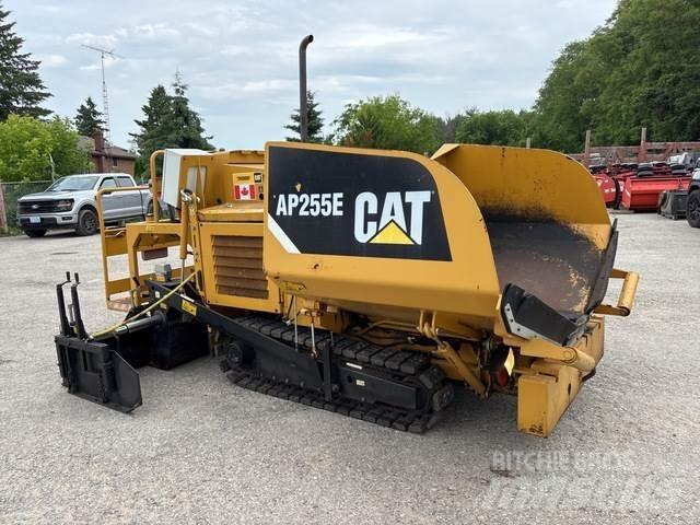 CAT AP255E Finišery