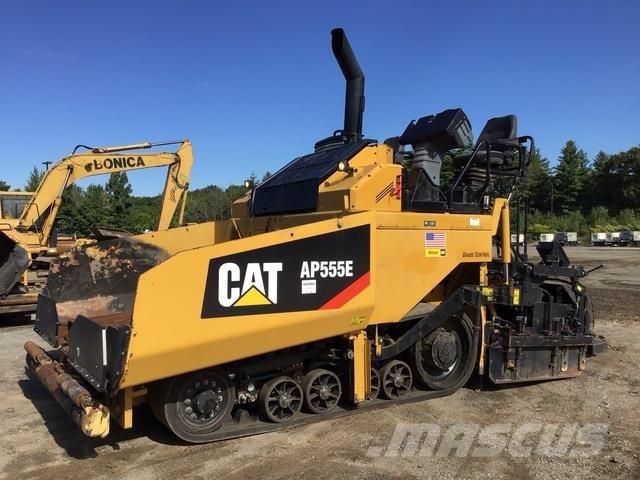 CAT AP555E Finišery