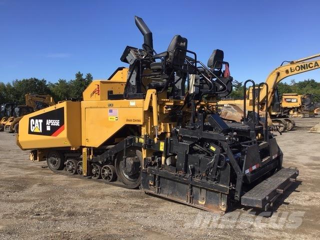 CAT AP555E Finišery