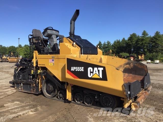 CAT AP555E Finišery