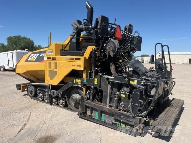 CAT AP555F Finišery