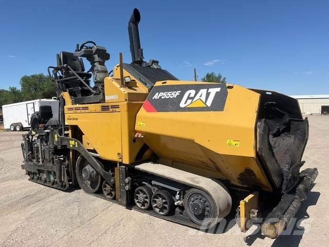 CAT AP555F Finišery
