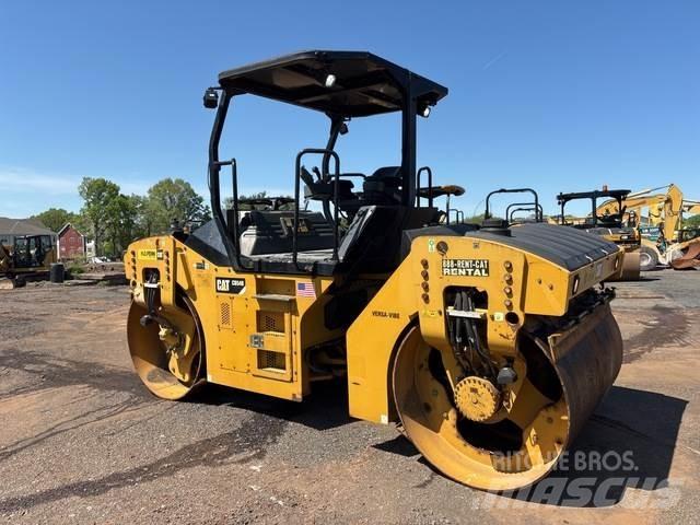 CAT CB-54B Tandemové válce