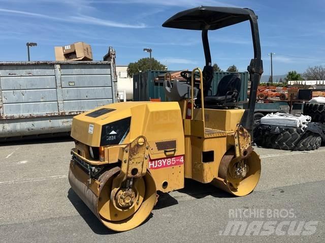 CAT CB24 Tandemové válce