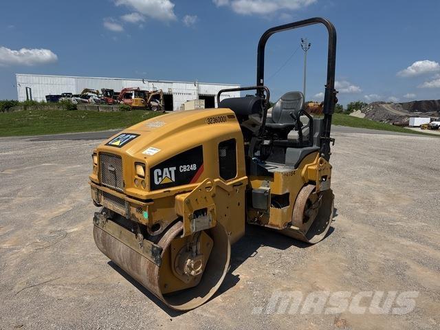 CAT CB24B Tandemové válce