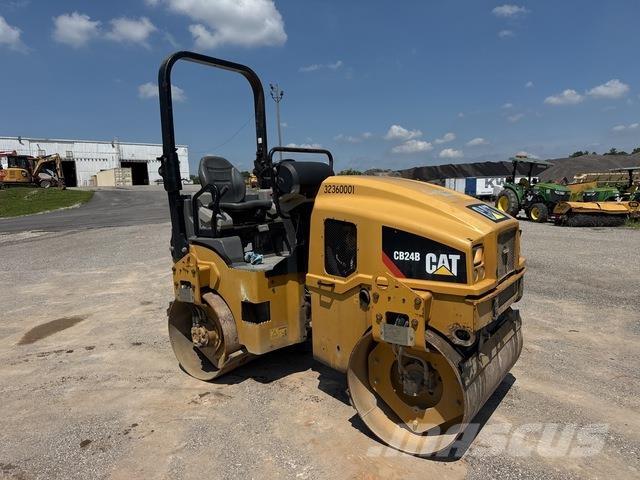 CAT CB24B Tandemové válce