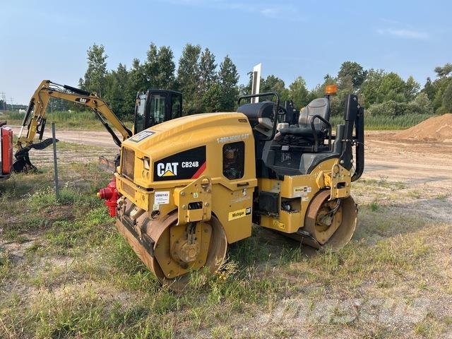 CAT CB24B Tandemové válce