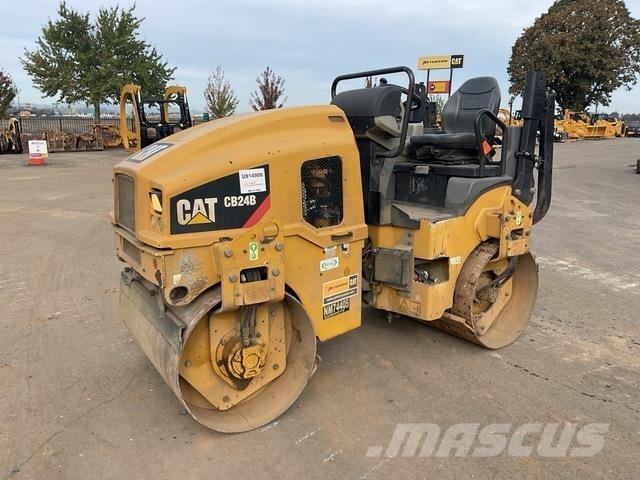 CAT CB24B Tandemové válce