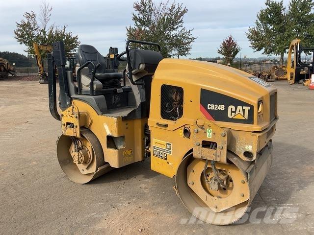 CAT CB24B Tandemové válce