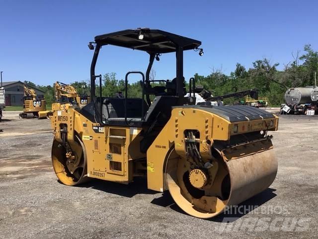 CAT CB54B Tandemové válce