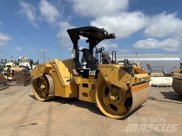 CAT CB64 Tandemové válce