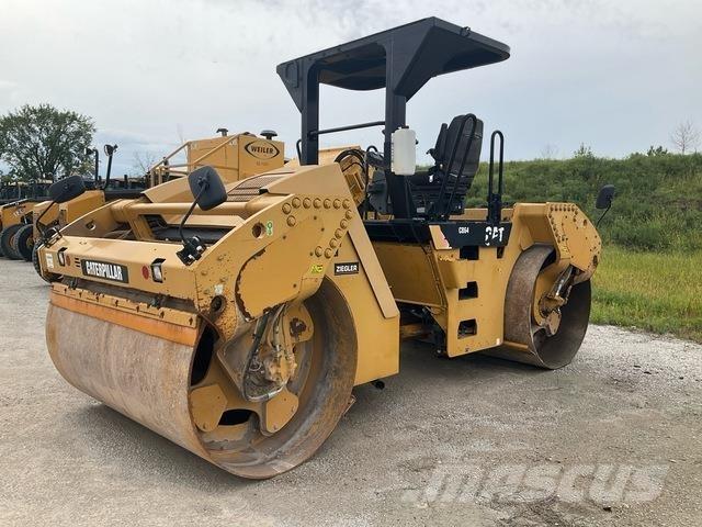 CAT CB64 Tandemové válce