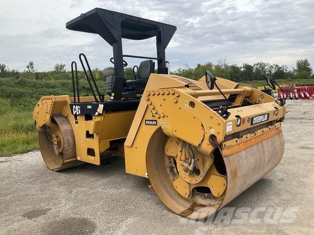 CAT CB64 Tandemové válce