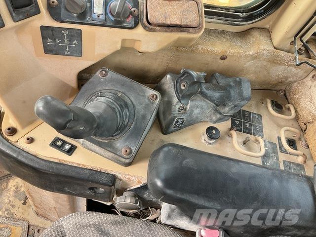 CAT D10R Pásové dozery