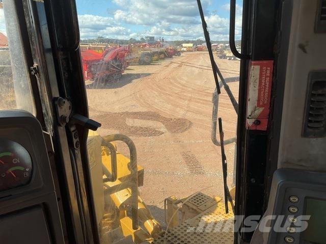 CAT D10T Pásové dozery