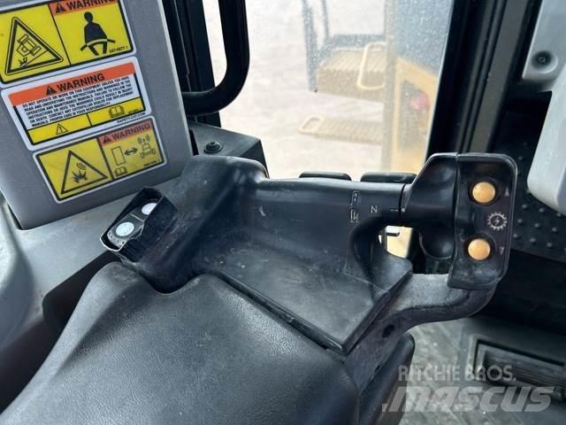 CAT D10T2 Pásové dozery