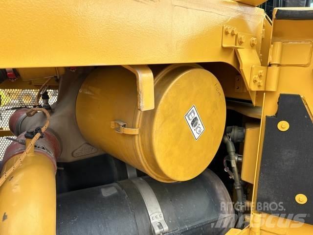 CAT D10T2 Pásové dozery