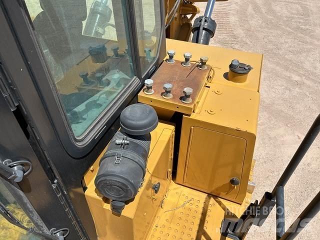 CAT D10T2 Pásové dozery