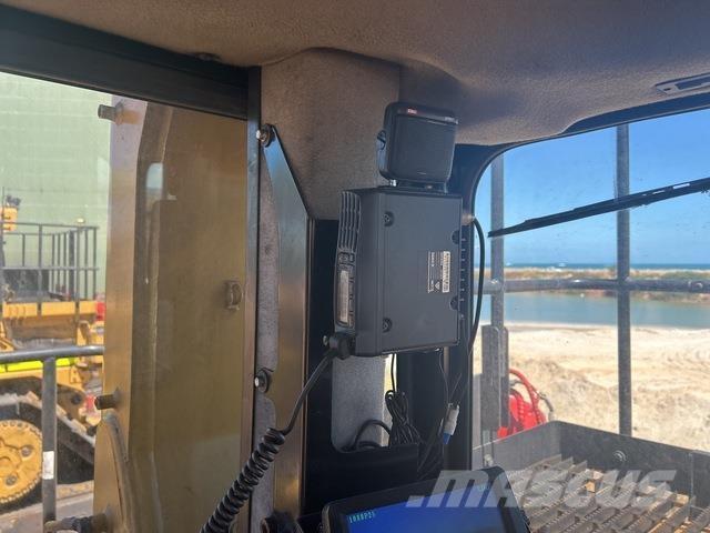 CAT D11T Pásové dozery