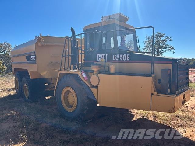 CAT D250E Cisterny na vodu