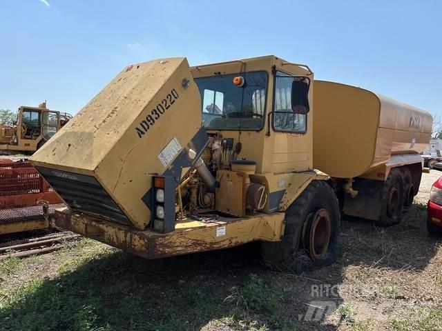 CAT D300D Cisterny na vodu