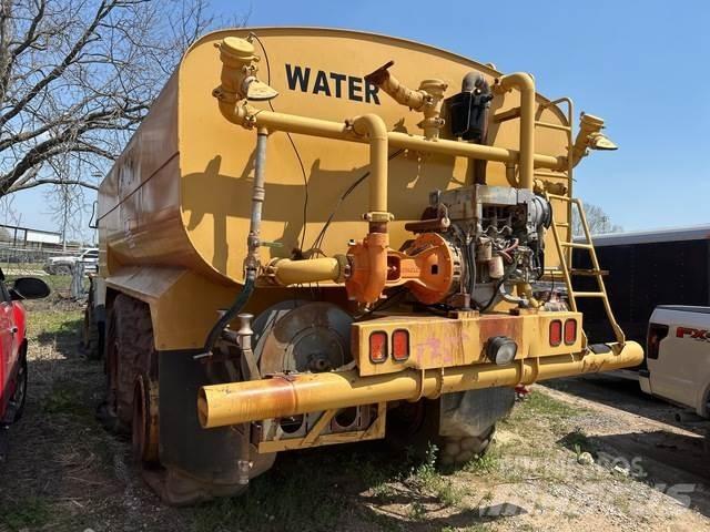 CAT D300D Cisterny na vodu