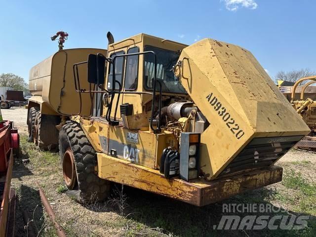 CAT D300D Cisterny na vodu