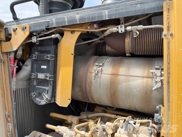 CAT D8T Pásové dozery