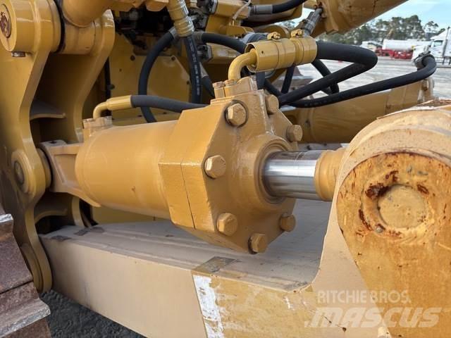CAT D8T Pásové dozery