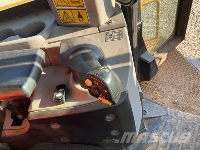 CAT D8T Pásové dozery