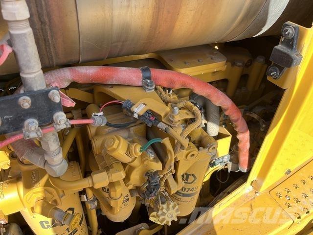 CAT D8T Pásové dozery