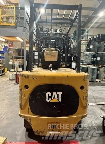 CAT E8000 Akumulátorové vozíky