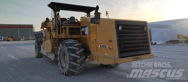 CAT RM300 Půdní kompaktory