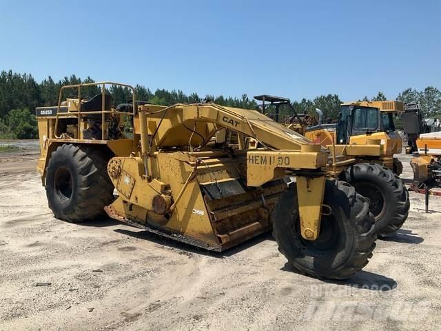 CAT SS-250 Půdní kompaktory