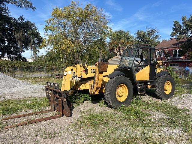 CAT TH560B Teleskopické manipulátory