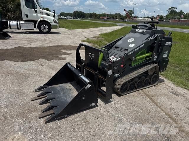 Cougar CG827 Smykem řízené nakladače