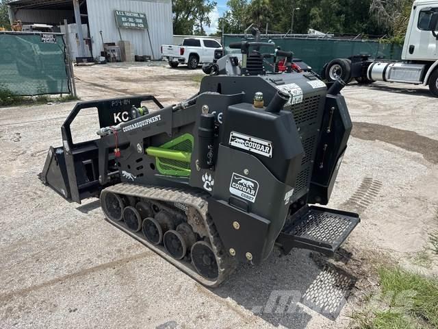 Cougar CG827 Smykem řízené nakladače