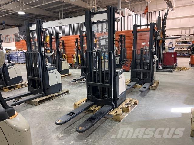 Crown ES 4000 Samohybné vozíky