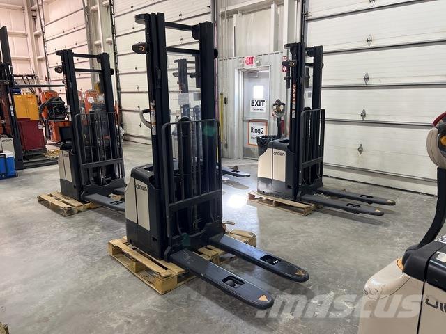 Crown ES 4000 Samohybné vozíky