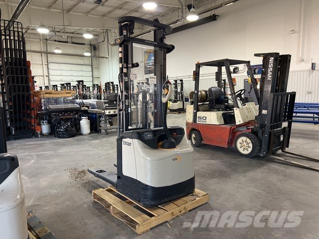 Crown ES 4000 Samohybné vozíky