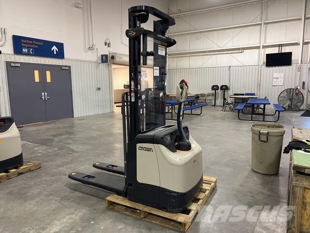 Crown ES 4000 Samohybné vozíky