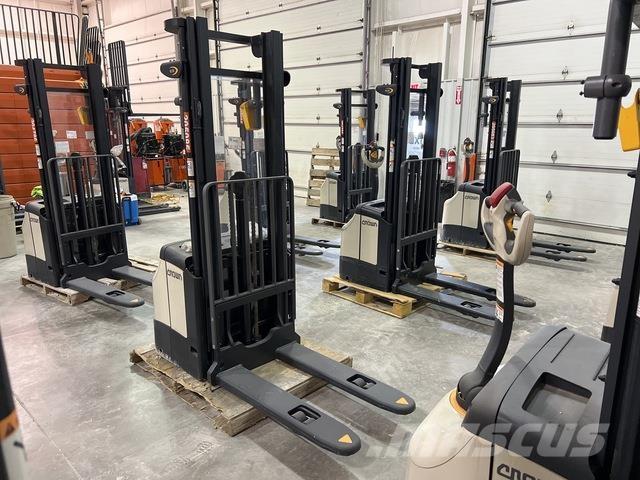 Crown ES 4000 Samohybné vozíky