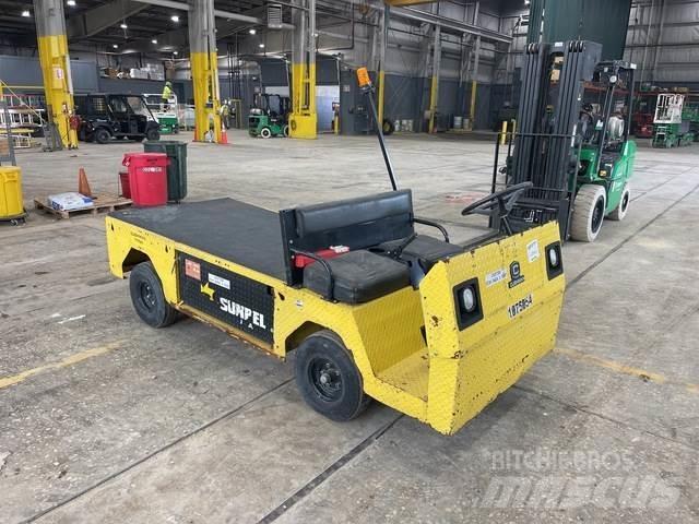 Cushman Titan Motory
