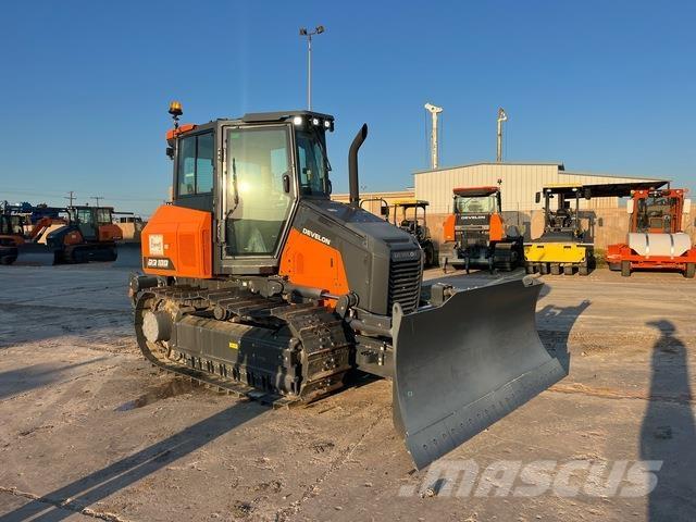 Develon DD100 Pásové dozery