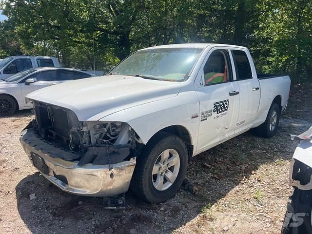 Dodge 1500 SLT Další