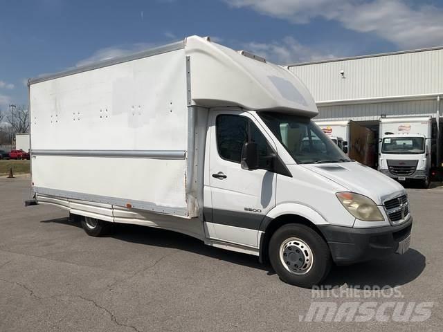 Dodge 3500 Skříňová nástavba