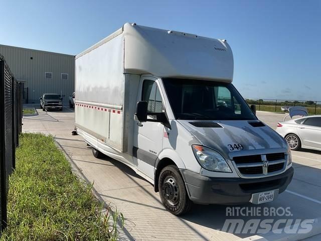 Dodge 3500 Skříňová nástavba